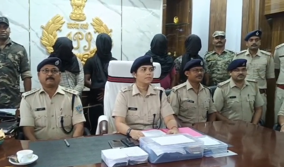Pakur Crime : डकैती कांड का पर्दाफाश, हथियार के साथ चार अपराधी गिरफ्तार...