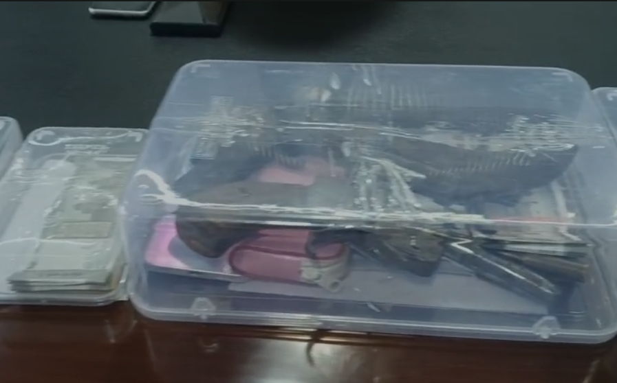Pakur Crime : डकैती कांड का पर्दाफाश, हथियार के साथ चार अपराधी गिरफ्तार... Pakur Crime : जब्त हथियार