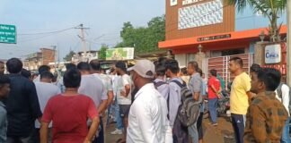 Garhwa : दहेज की खातिर नवविवाहिता की हत्या का आरोप, परिजनों का हंगामा, सड़क जाम...