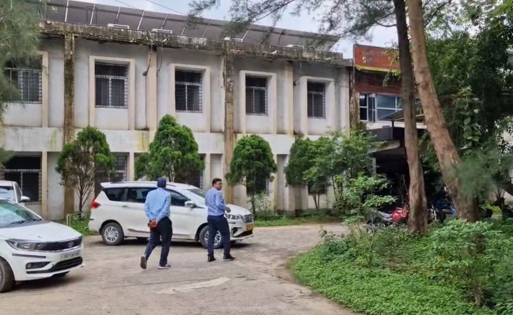 Breaking : हजारीबाग जिला खनन कार्यालय में ईडी की दबिश से हड़कंप, दरवाज़ा बंद, छानबीन जारी...