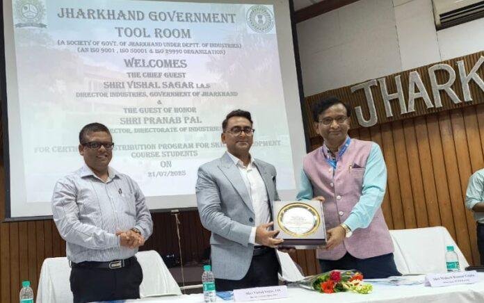 मेहनत ही सफलता की चाबी है” – झारखंड उद्योग निदेशक विशाल सागर ने टूल रूम समारोह में युवाओं को किया प्रेरित