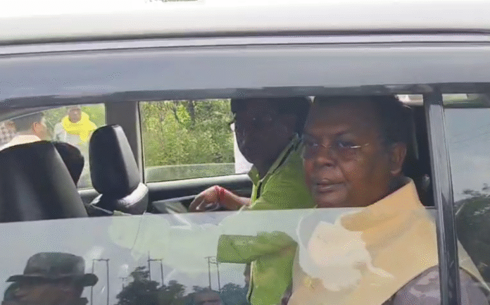 Baghmara Kesargarh Incident : अवैध खनन में मजदूरों की मौत पर पहुंचे सीपी चौधरी और सरयू राय का भारी विरोध, ग्रामीणों ने घेरकर...