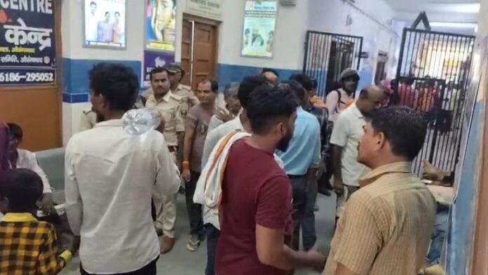 ऑटो और हाईवा में भीषण टक्कर, 2 युवक की दर्दनाक मौत