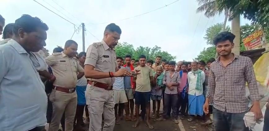 संदिग्ध अवस्था में दुकानदार की मिली लाश संदिग्ध अवस्था में दुकानदार की मिली लाश