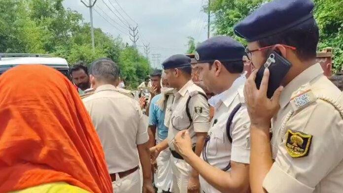 खंदा से युवक का शव बरामद, इलाके में मची सनसनी