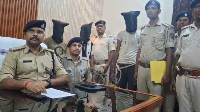 पुलिस ने ई-रिक्शा चुराने वाले गिरोह का किया खुलासा, शातिर व 20 हजार का इनामी अपराधी गिरफ्तार