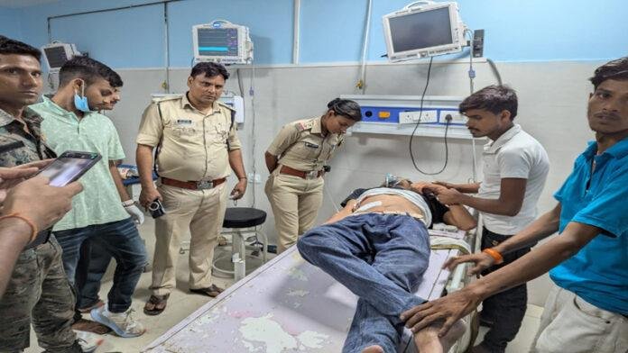 प्राइवेट बस स्टैंड स्थित होटल के समीप हथियारबंद बदमाश ने पेंट्रीकार कर्मचारी को मारी गोली