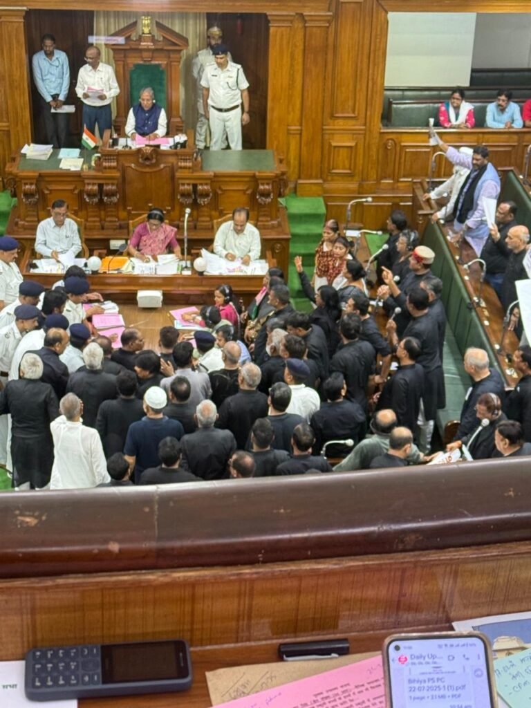 बिहार विधानसभा Live : सदन में दूसरे दिन की कार्यवाही शुरू, विपक्ष ने कहा- वापस लें SIR