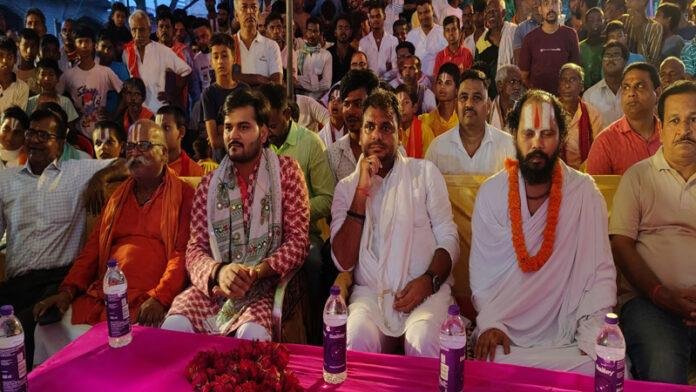 अहिरौली घाट पर संपन्न हुआ भव्य गंगा महाआरती समारोह, राजकुमार बोले- मां गंगा सनातन संस्कृति की जीवनरेखा हैं