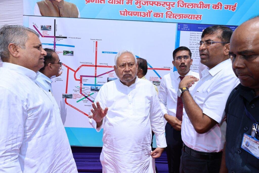 मुख्यमंत्री ने मुजफ्फरपुर जिले में प्रगति यात्रा के दौरान की गई घोषणाओं से संबंधित विकास योजनाओं का किया शिलान्यास