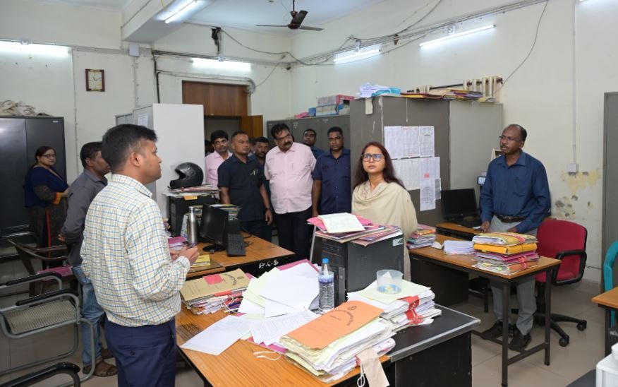 Breaking : मंत्री शिल्पी नेहा तिर्की ने नेपाल हाउस का किया औचक निरीक्षण, कर्माचारियों में मचा हड़कंप...