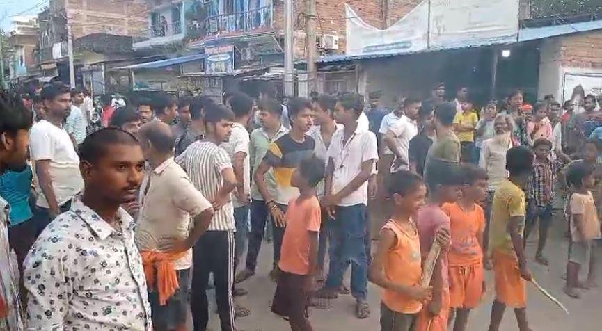 नगमा गांव एक घर में लगी आग, 2 बच्चे जिंदा जले नगमा गांव एक घर में लगी आग, 2 बच्चे जिंदा जले