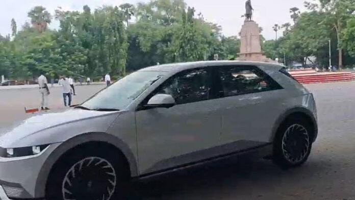 राजभवन पहुंचे CM नीतीश, राज्यपाल से की मुलाकात