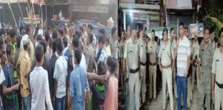 2 जुलूस आपस में भिड़े, दोनों तरफ से हुई पत्थरबाजी, अखाड़ा खेलने को लेकर हुई झड़प