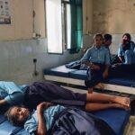 स्कूल में मध्याह्न भोजन खाने से 4 दर्जन छात्र बीमार, खाने में गिरा था छिपकली