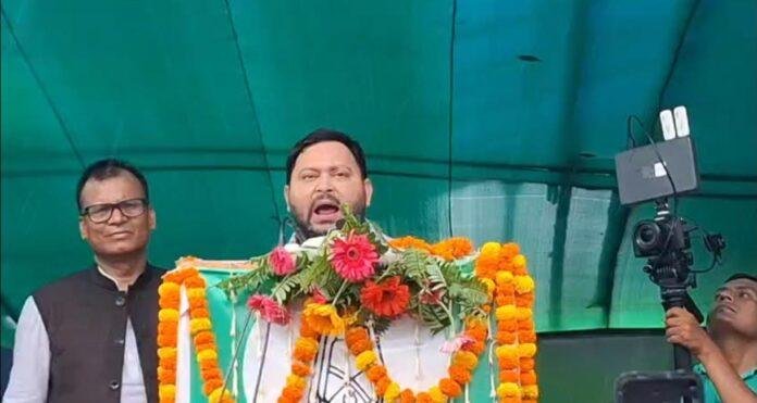 अपने बयान पर अड़े तेजस्वी ने सुपौल में फिर से कहा 'ये लोग सिर्फ सूत्र से...' अपने बयान पर अड़े तेजस्वी ने सुपौल में फिर से कहा 'ये लोग सिर्फ सूत्र से...'