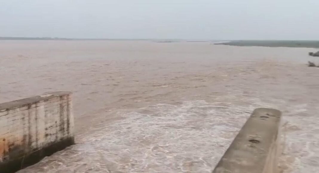युवती