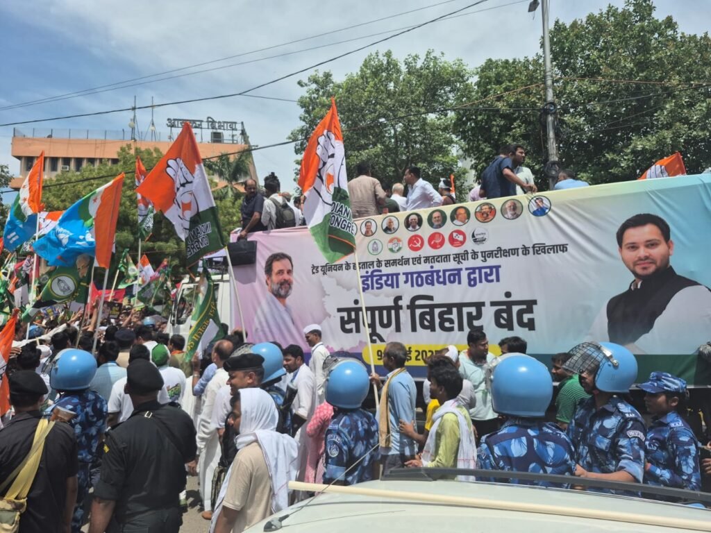 वोटर लिस्ट पर संग्राम, बिहार में चक्का जाम, पटना की सड़कों पर राहुल, तेजस्वी, राजा और दीपांकर