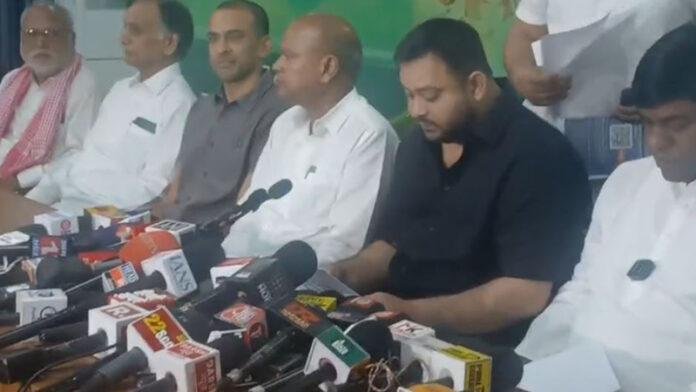 तेजस्वी का बिहार चुनाव आयोग पर हमला, बताया पोस्ट ऑफिस