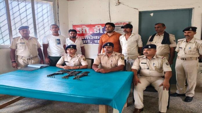 कोर्ट से कैदी को भगाने की योजना नाकाम, अवैध हथियार के साथ 4 अपराधी गिरफ्तार