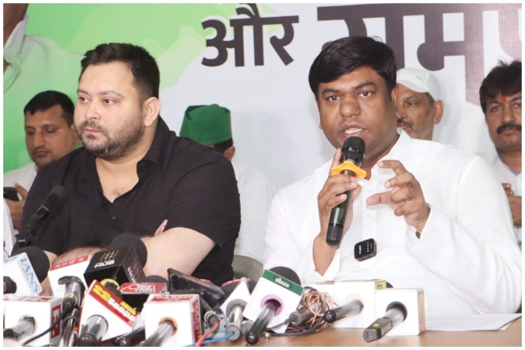 तेजस्वी का बिहार चुनाव आयोग पर हमला, बताया पोस्ट ऑफिस तेजस्वी का बिहार चुनाव आयोग पर हमला, बताया पोस्ट ऑफिस