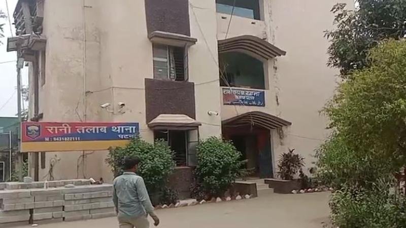 पुलिस व अपराधियों के बीच मुठभेड़, लूटकांड के अपराधी को पकड़ने गई पुलिस पर फायरिंग, 2 गिरफ्तार