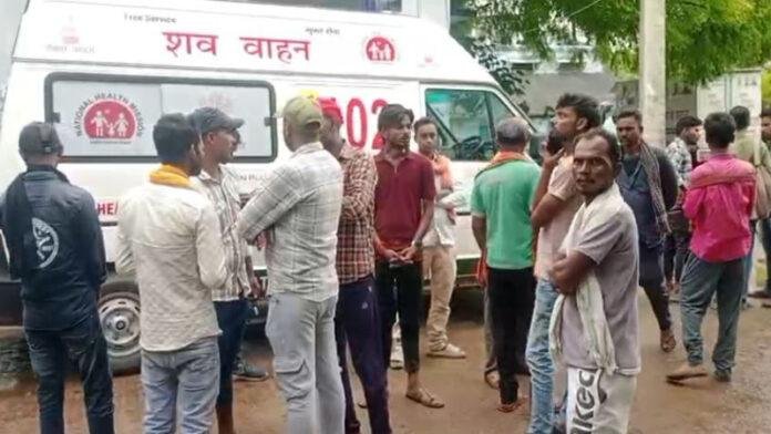 2 दिनों से लापता युवक का आहार में मिला शव, परिजनों ने लगाया हत्या का आरोप