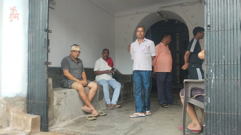 हथियारबंद अपराधियों ने की तोबड़तोड़ फायरिंग, व्यापारी से लूटपाट की कोशिश