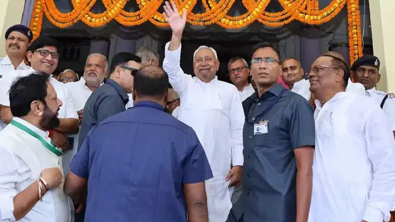 CM नीतीश का ऐलान, अब बिहार में पत्रकारों को मिलेगा 15 हजार रुपए पेंशन