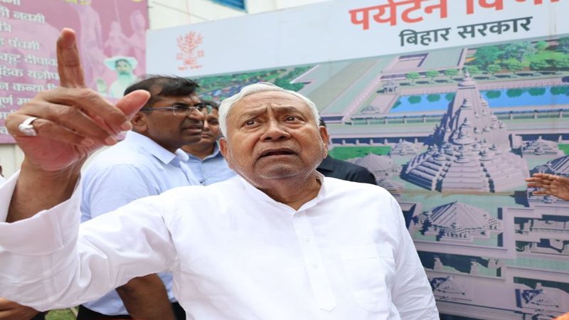 नीतीश ने फिर दिया चुनावी तोहफा, सफाई कर्मचारियों के लिए आयोग का गठन का किया ऐलान