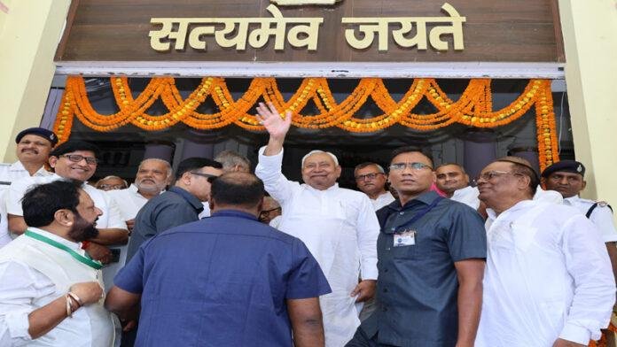 मॉनसून सत्र : CM नीतीश पहुंचे विधानसभा, आज से हो रही है शुरुआत