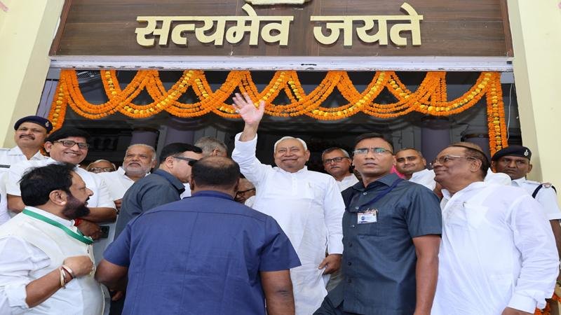 मॉनसून सत्र : CM नीतीश पहुंचे विधानसभा, आज से हो रही है शुरुआत