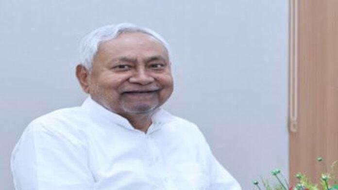 चुनाव से पहले नीतीश का बड़ा ऐलान, सरकारी नौकरियों में महिलाओं को आरक्षण