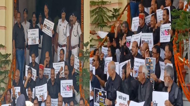बिहार विधानसभा Live : सदन शुरू होने से पहले मुख्य गेट पर बैठे विपक्ष के विधायक