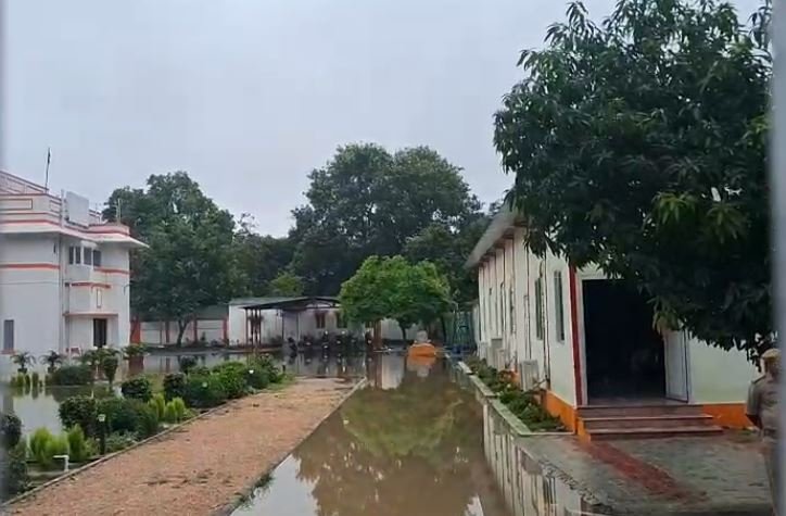 तेज बारिश से पानी-पानी हुआ राजधानी पटना, नगर निगम की खुली पोल, विधानसभा परिसर में घुसा पानी