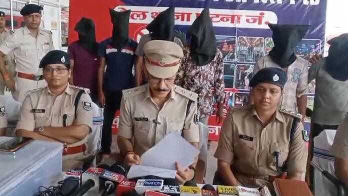 फर्जी आर्म्स लाइसेंस के साथ कई आरोपी गिरफ्तार, अवैध हथियार भी बरामद