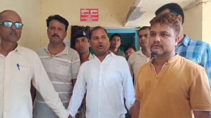 भ्रष्ट पदाधिकारियों के खिलाफ कार्रवाई जारी, घूस लेते जिला मत्स्य पदाधिकारी गिरफ्तार