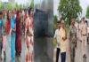तेज रफ्तार ट्रक ने मजदूर को कुचला, मौके पर मौत, आक्रोशित लोगों ने लगायी आग