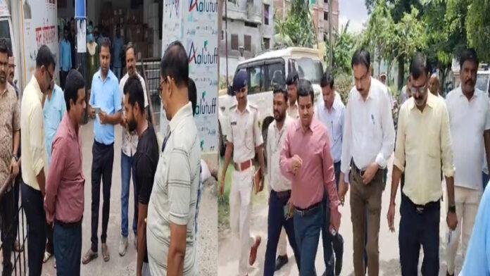 DM ने सदर अस्पताल का किया औचक निरीक्षण, मचा हड़कंप, 2 अनाधिकृत एंबुलेंस सहित 5 दलाल गिरफ्तार