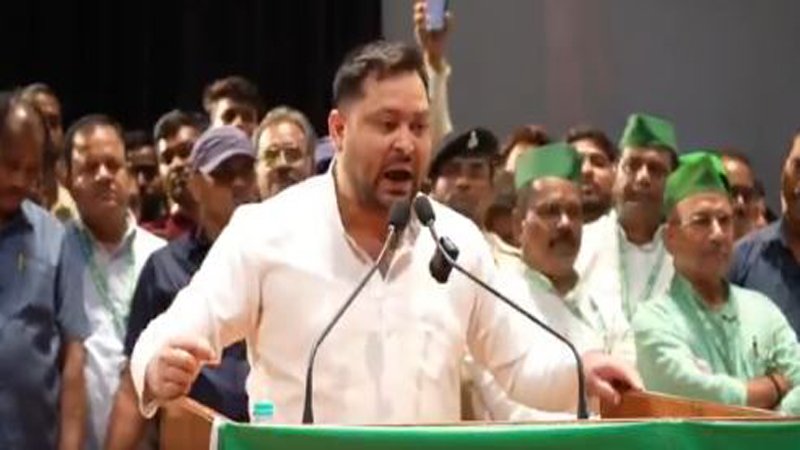 तेजस्वी का मीडिया पर जोरदार हमला, कहा- पत्रकारिता धर्म भूल चुके हैं बिहार के अखबार