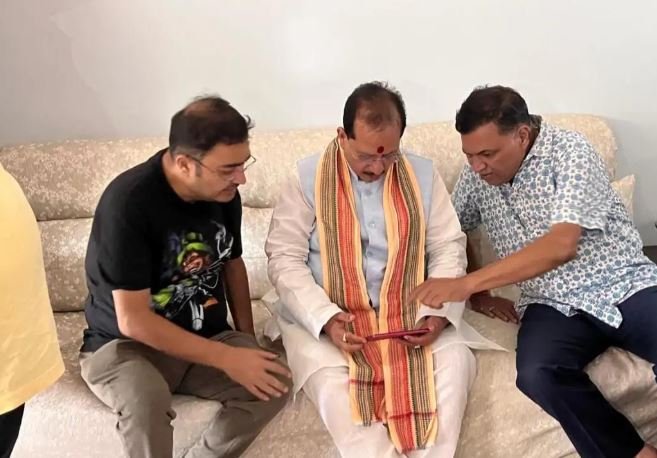 गोपाल खेमका की हत्या पर बिहार में सियासत, सत्ता पक्ष पर हमलावर है विपक्ष गोपाल खेमका की हत्या पर बिहार में सियासत, सत्ता पक्ष पर हमलावर है विपक्ष