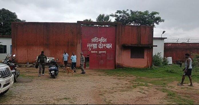 Simdega: बाल संप्रेक्षण गृह से फरार हुए 6 किशोर