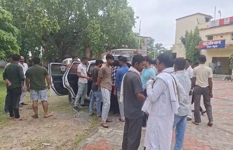 Garhwa : अपराधियों ने दिनदहाड़े व्यक्ति को मारी गोली, पड़ोसी पर आरोप...