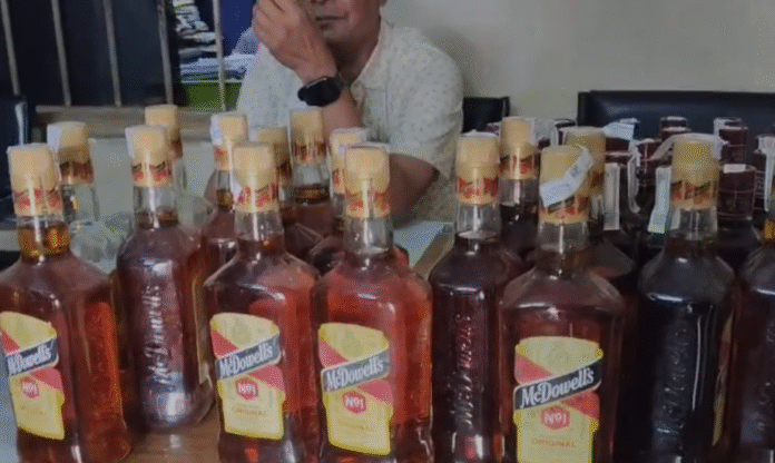 kr Bokaro : उत्पाद विभाग की बड़ी कार्रवाई, भारी मात्रा में शराब का जखीरा बरामद...