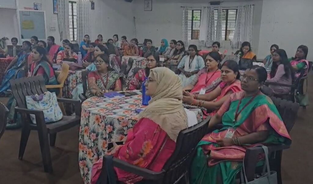 Hazaribagh : ट्रेनिंग में शामिल टीचर