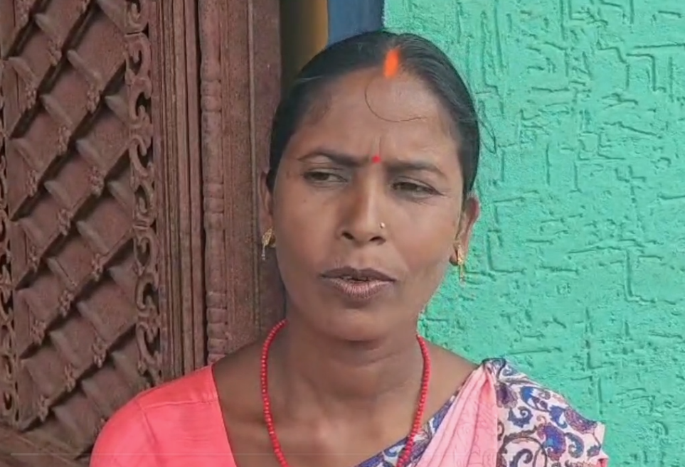 Hazaribagh : अब हर महिला बनेगी लखपति, पीएम मोदी ने भी की इनकी सराहना... Hazaribagh : जानकारी देती महिला