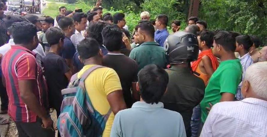 Bokaro : बोरे में क्या है? कथित चोर चढ़ा भीड़ के हत्थे, मौके पर पहुंच गई पुलिस फिर...