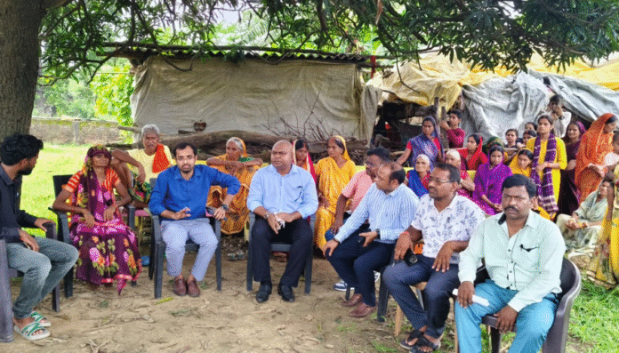 Hazaribagh : न्यूज़ 22 स्कोप के खबर का हुआ असर, डायन बिसाही की शिकार विधवा महिला के घर पहुंची प्रशासन की टीम...