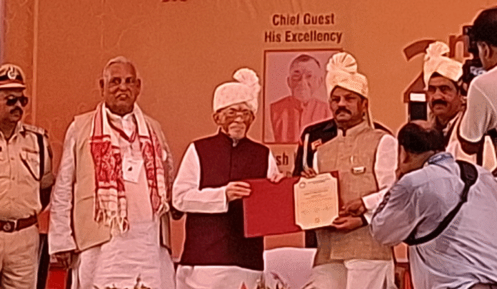 Palamu : 'डॉ. रघुवर दास', रामचंद्र चंद्रवंशी यूनिवर्सिटी के दूसरे दीक्षांत समारोह में रघुवर दास को मिली डॉक्टरेट की उपाधि