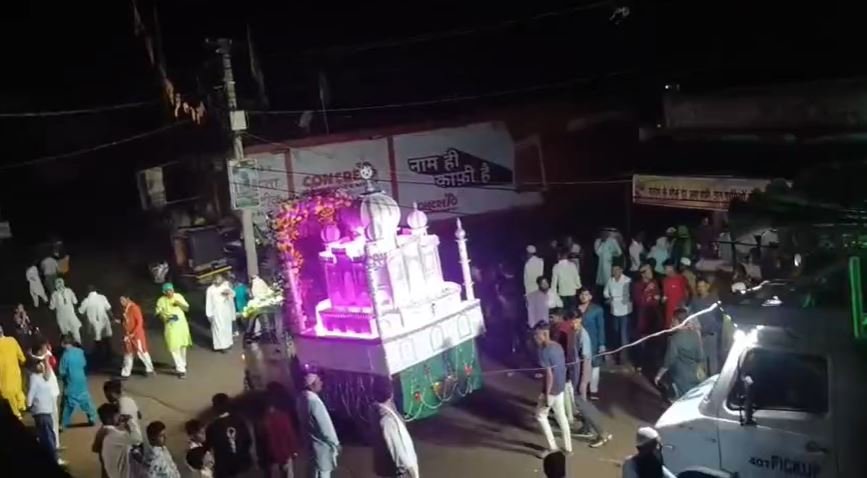 मोहर्रम का जुलूस पारंपरिक उत्साह के साथ संपन्न, अखाड़ा और करतब ने खींचा ध्यान
